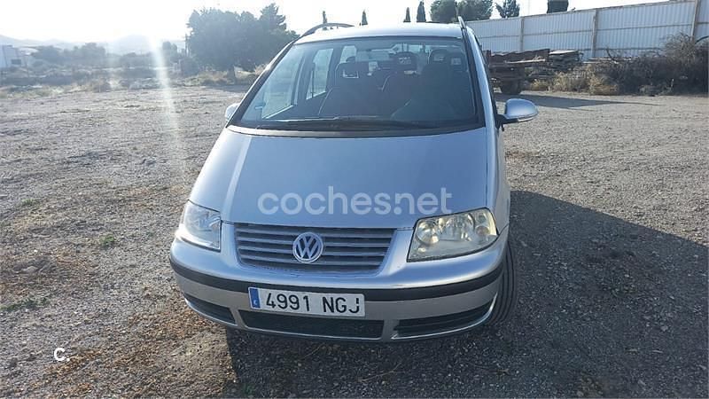 Gris / plata Usado 2006 VW Sharan Comfortline Monovolumen | 5400 € - Imagen 1/4