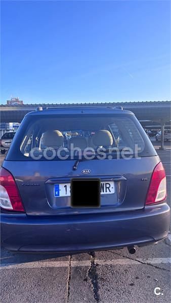 Usado Kia Carens 110 CV (80 kW) 2002 Azul Monovolumen
