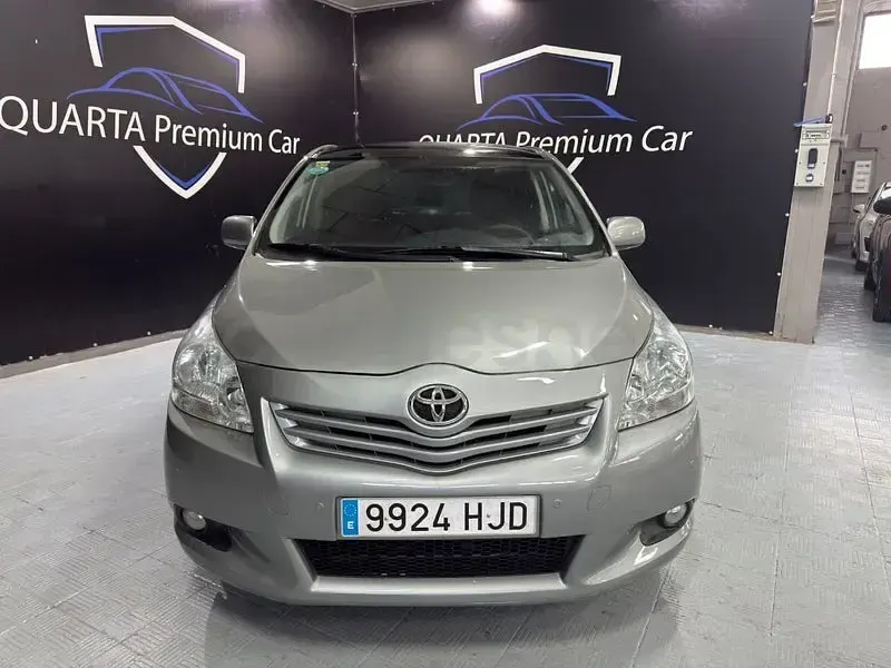 Usado Toyota Verso Active 132 CV (97 kW) 2012 Gris / plata Monovolumen