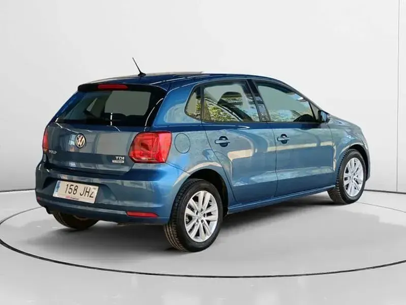 Usado VW Polo Advance 90 CV (66 kW) 2015 Azul Berlina