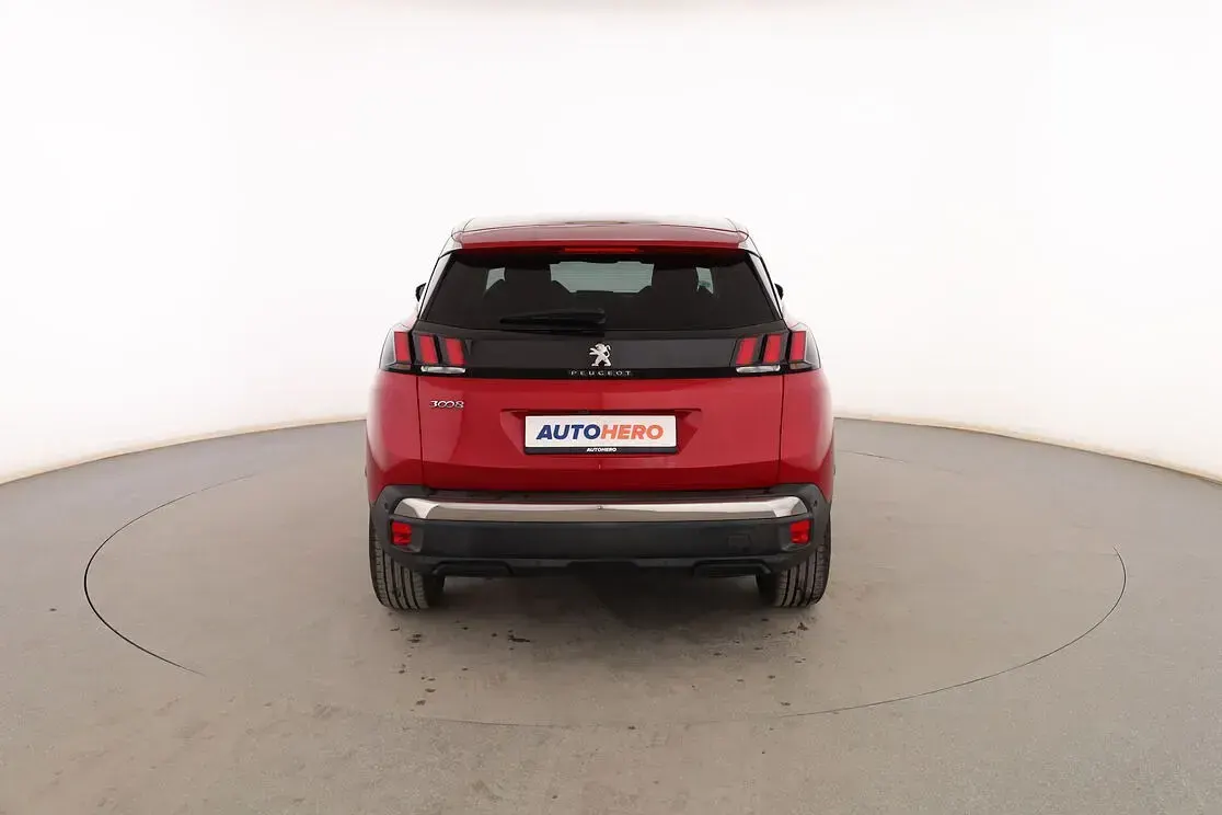 Usado Peugeot 3008 Allure 130 CV (95 kW) 2019 Rojo SUV