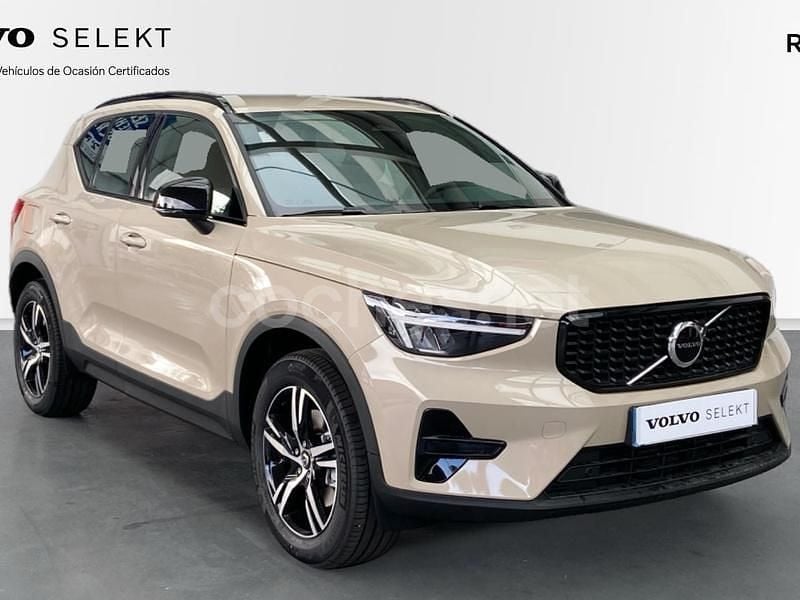 Usado Volvo XC40 Plus 163 CV (119 kW) 2025 Gris / plata SUV