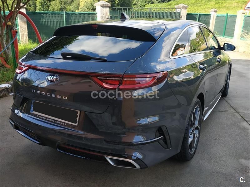 Usado Kia ProCeed GT-Line 140 CV (102 kW) 2019 Gris / plata Familiar