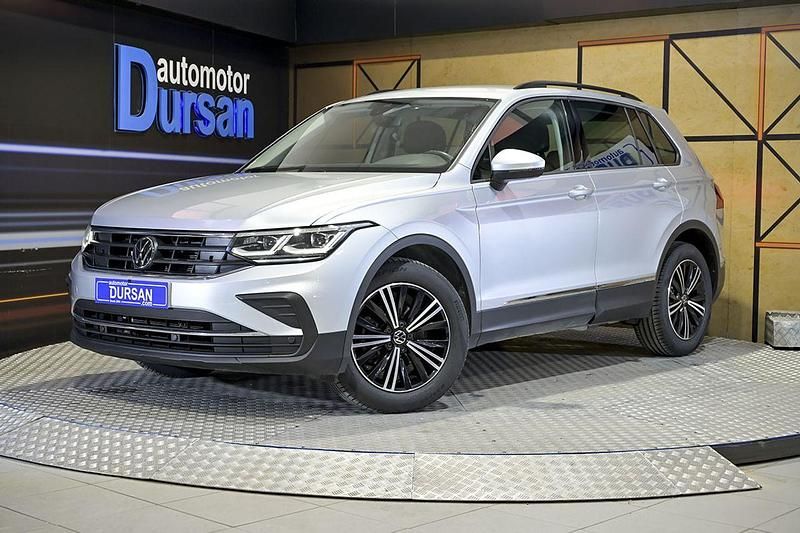 Usado VW Tiguan Life 150 CV (110 kW) 2023 Gris claro SUV