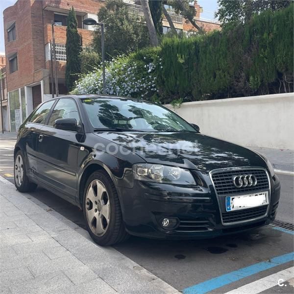 Negro Usado 2005 Audi A3 Attraction Berlina | 5200 € (Precio justo) - Imagen 1/4