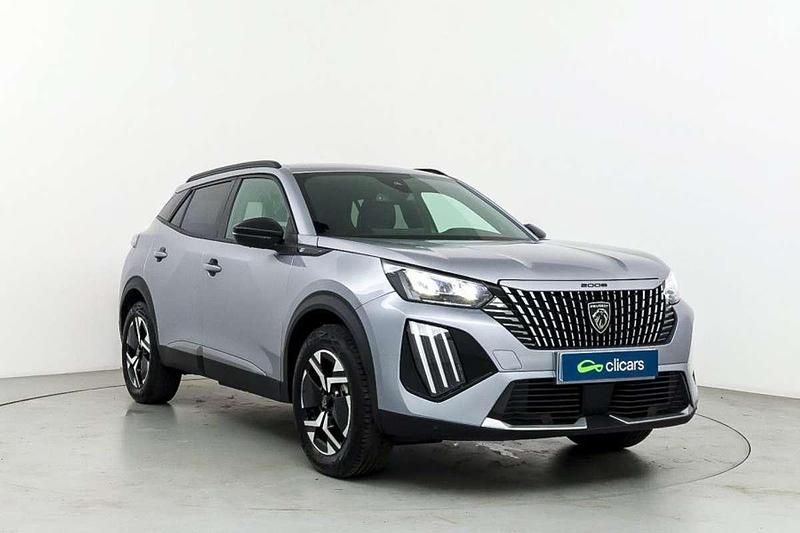 Usado Peugeot e-2008 Allure 114 kW (156 CV) 2025 Plateado SUV