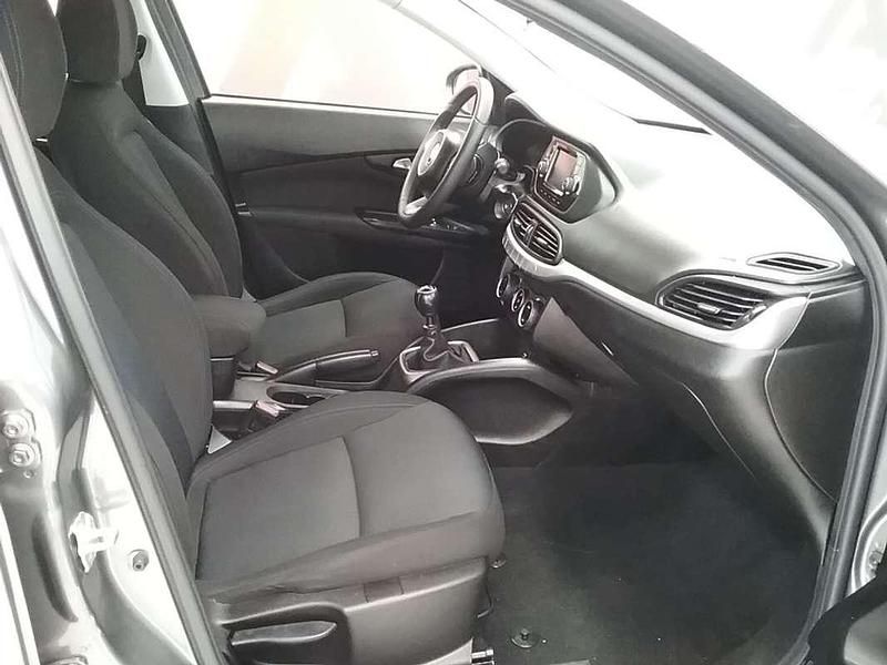 Usado Fiat Tipo Business 120 CV (88 kW) 2020 Gris Familiar