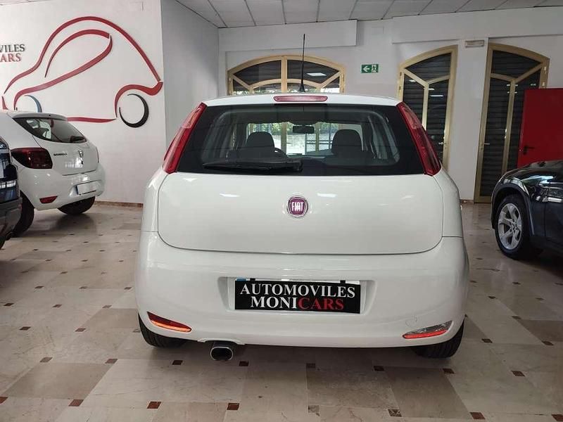 Usado Fiat Punto Pop 69 CV (50 kW) 2016 Blanco Utilitario