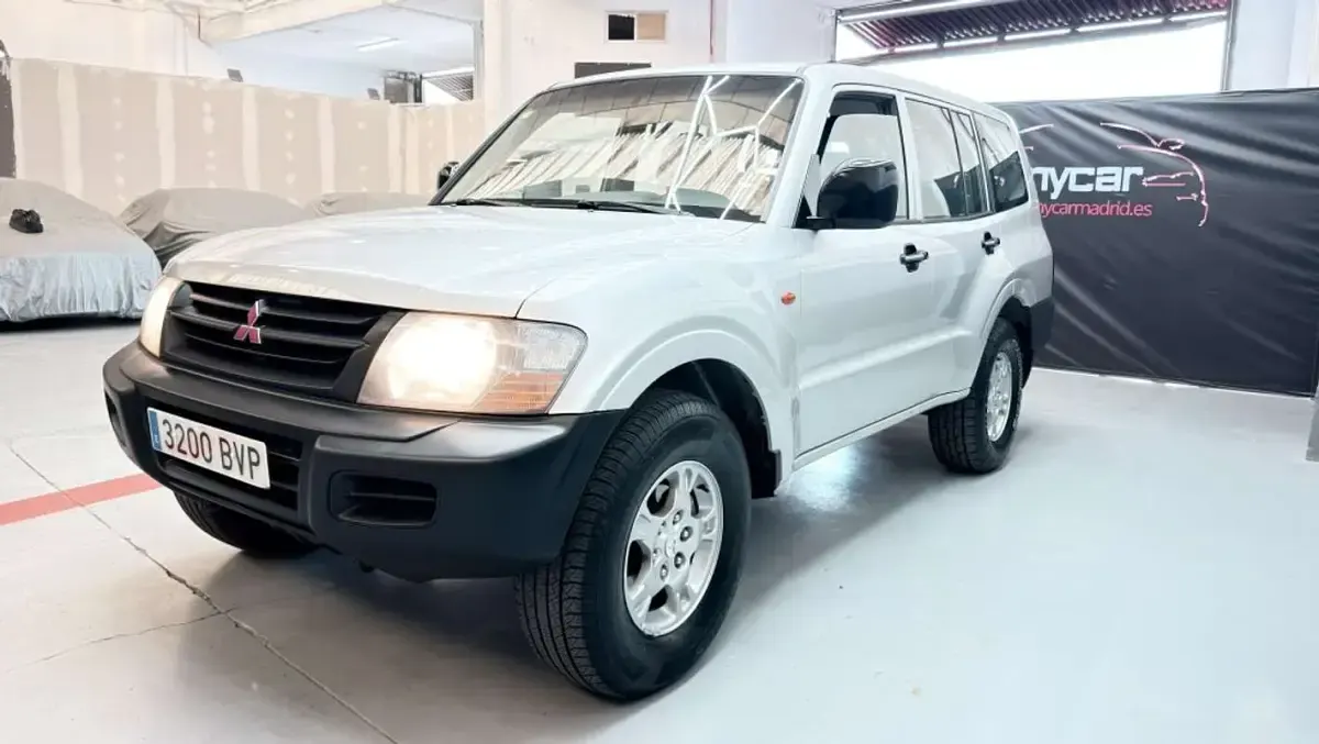 Usado Mitsubishi Montero 165 CV (121 kW) 2002 Gris SUV