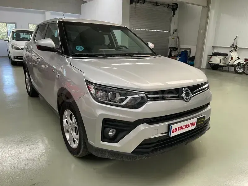 Usado SsangYong Tivoli 128 CV (94 kW) 2022 Gris / plata SUV