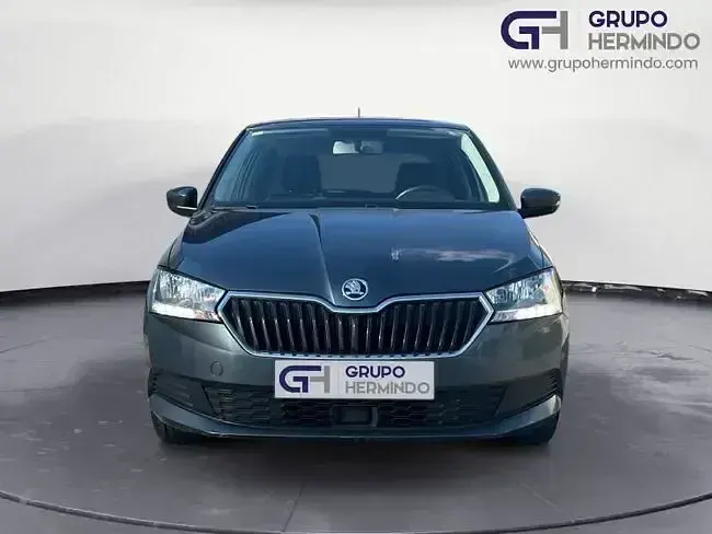 Usado Skoda Fabia Ambition 60 CV (44 kW) 2020 Gris / plata Utilitario