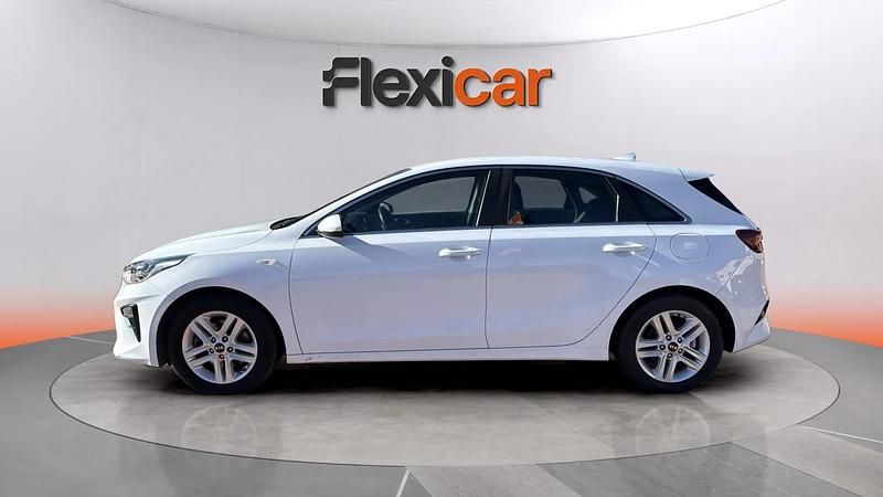 Usado Kia Ceed 120 CV (88 kW) 2021 Blanco Utilitario