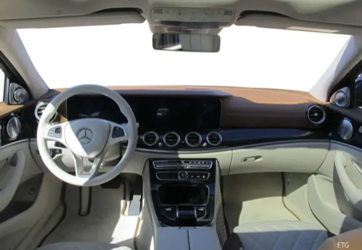 Käytetty Mercedes E220 194 HP (142 kW) 2019 Musta Sedan
