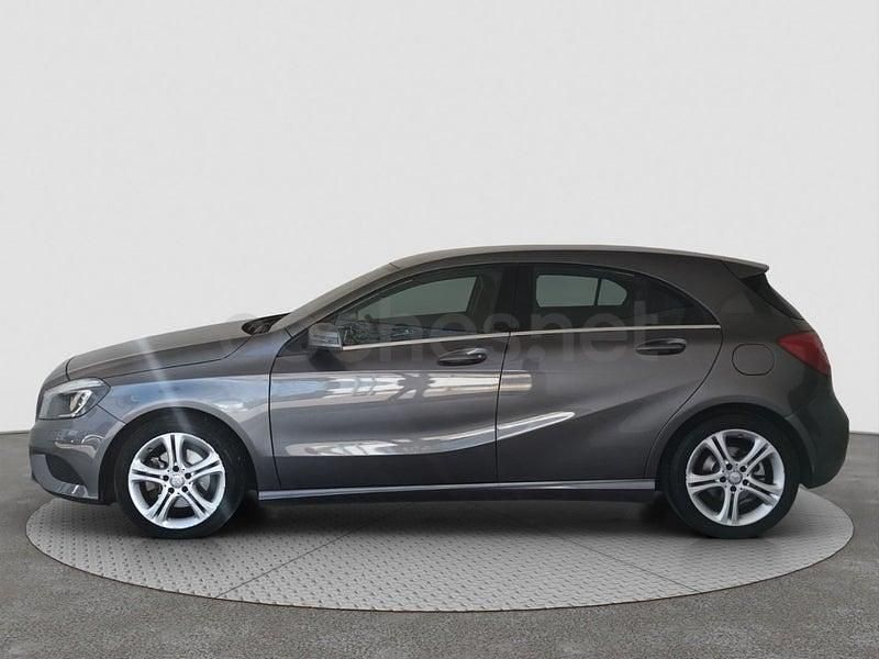 Usado Mercedes A200 Urban 136 CV (100 kW) 2015 Gris / plata Berlina