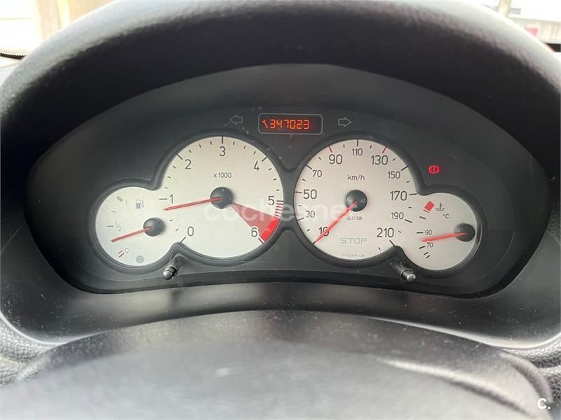 Gris / plata Usado 2004 Peugeot 206 Berlina | 2000 € (Precio justo) - Imagen 1/4