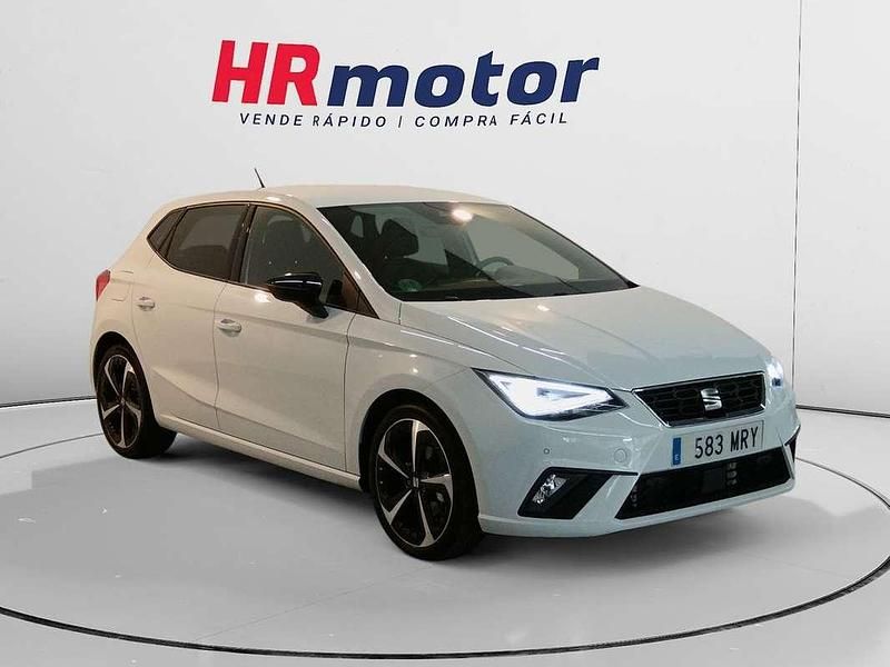 Gris Usado 2024 Seat Ibiza FR Utilitario | 21.110 € (Un poco caro) - Imagen 1/4