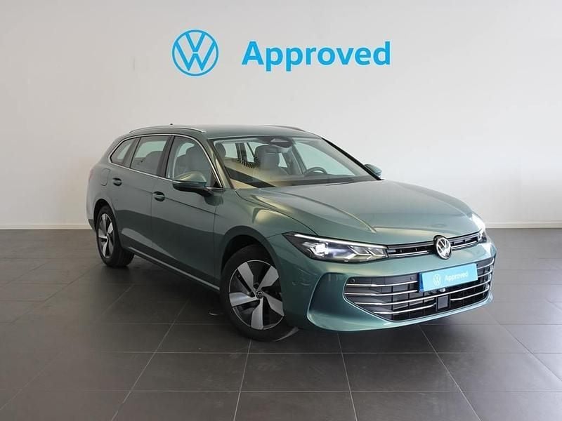 Verde Usado 2024 VW Passat Business Familiar | 35.950 € (Buen precio) - Imagen 1/4