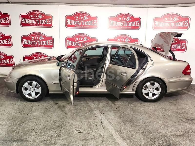 Usado Mercedes E320 Avantgarde 224 CV (164 kW) 2005 Gris / plata Familiar