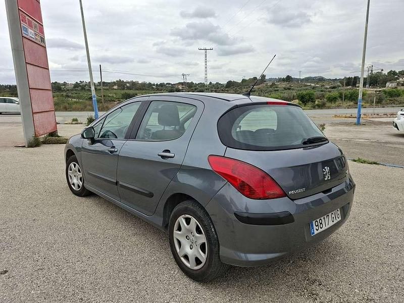 Usado Peugeot 308 Envy 120 CV (88 kW) 2010 Gris Utilitario