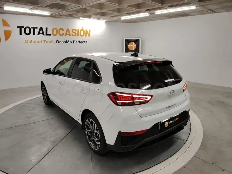 Usado Hyundai i30 N Line 100 CV (73 kW) 2025 Blanco Berlina