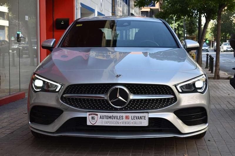 Usado Mercedes CLA180 136 CV (100 kW) 2023 Plateado Berlina