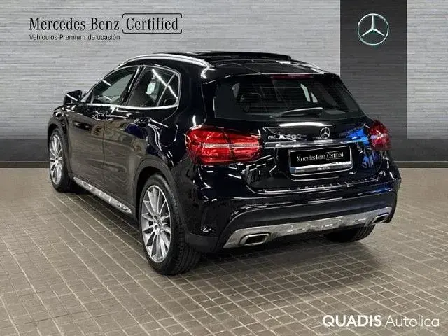 Usado Mercedes GLA200 Urban 156 CV (114 kW) 2020 Negro cosmos SUV