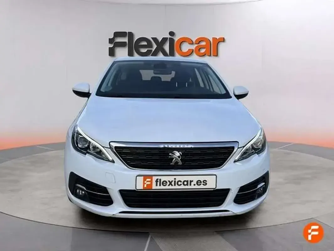 Usado Peugeot 308 SW Active 131 CV (96 kW) 2021 Blanco Familiar