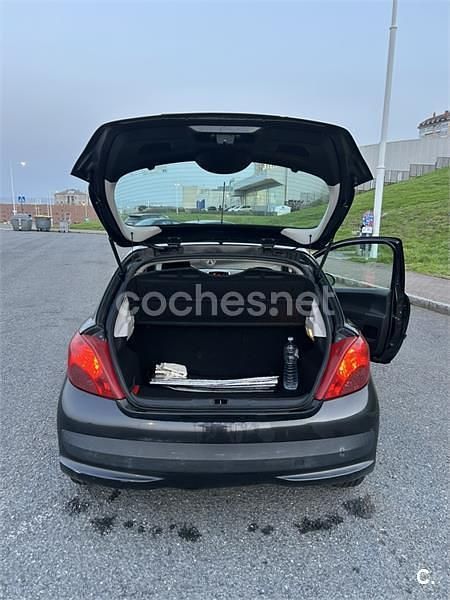 Usado Peugeot 207 90 CV (66 kW) 2007 Negro Berlina
