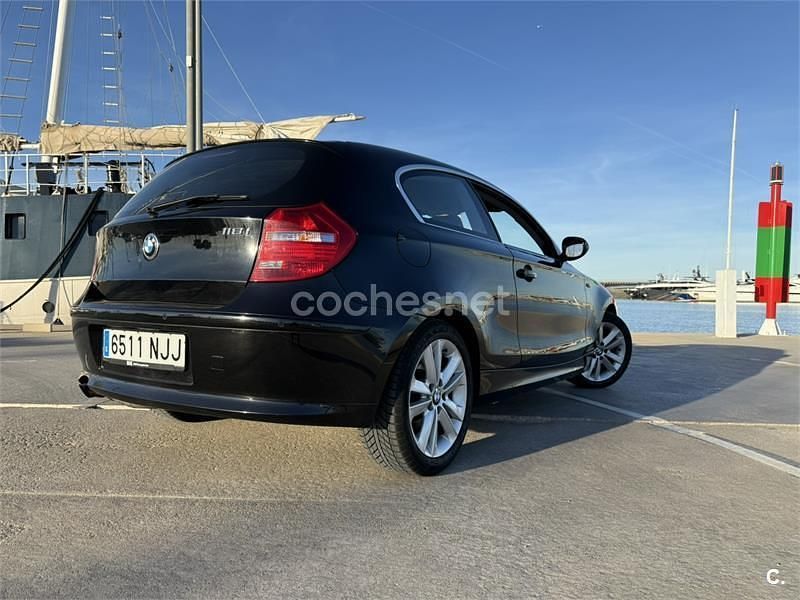 Usado BMW 118 170 CV (125 kW) 2011 Negro Utilitario