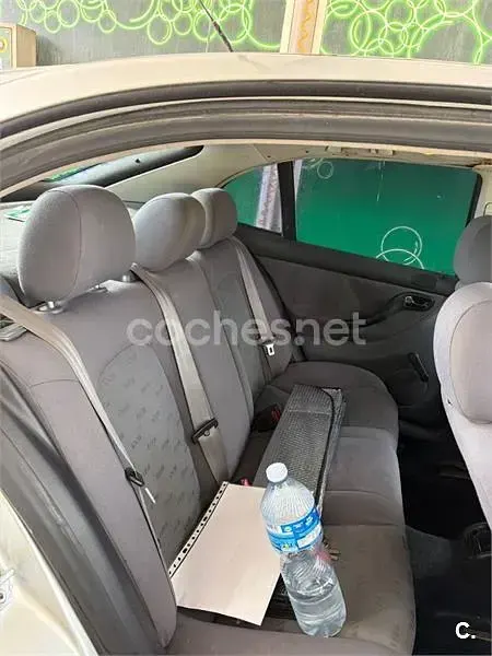 Usado Seat Leon Stella 90 CV (66 kW) 2001 Gris / plata Utilitario