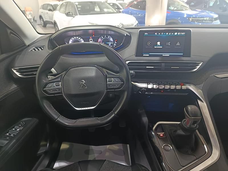 Usado Peugeot 3008 Allure 130 CV (95 kW) 2019 Gris SUV