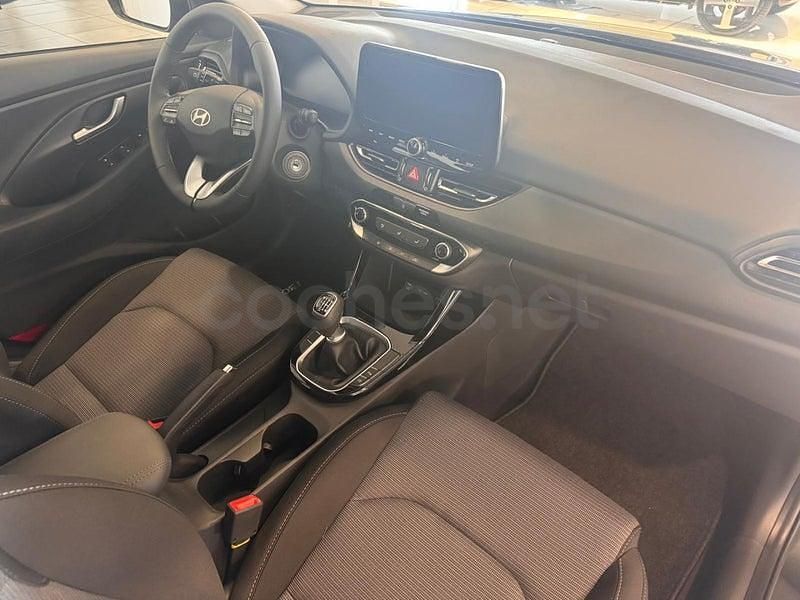 Nuevo Hyundai i30 96 CV (70 kW) 2025 Verde Berlina