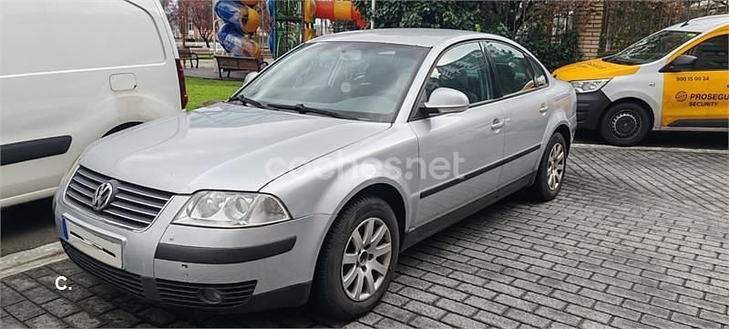 Usado VW Passat Comfortline 102 CV (75 kW) 2003 Gris / plata Berlina