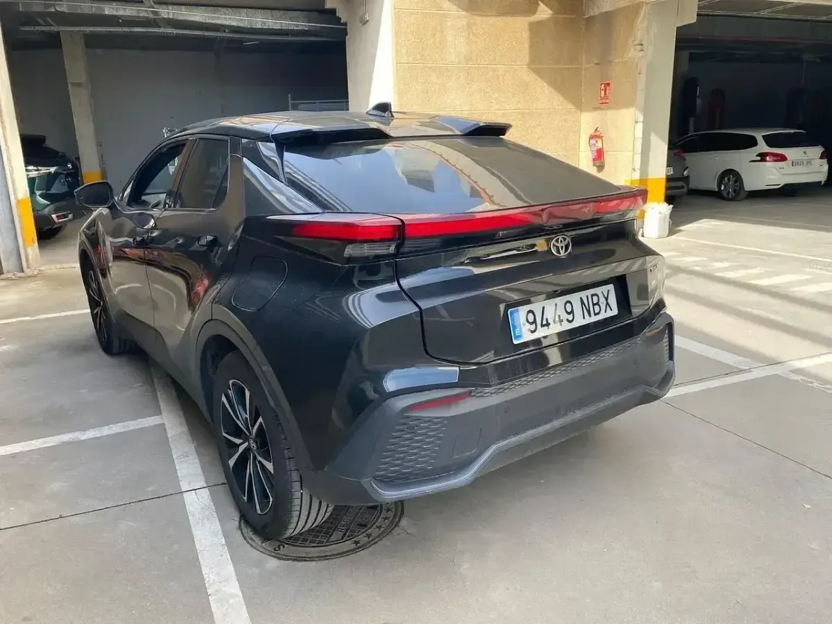 Begagnad Toyota C-HR Advance 140 HK (102 kW) 2025 Svart SUV