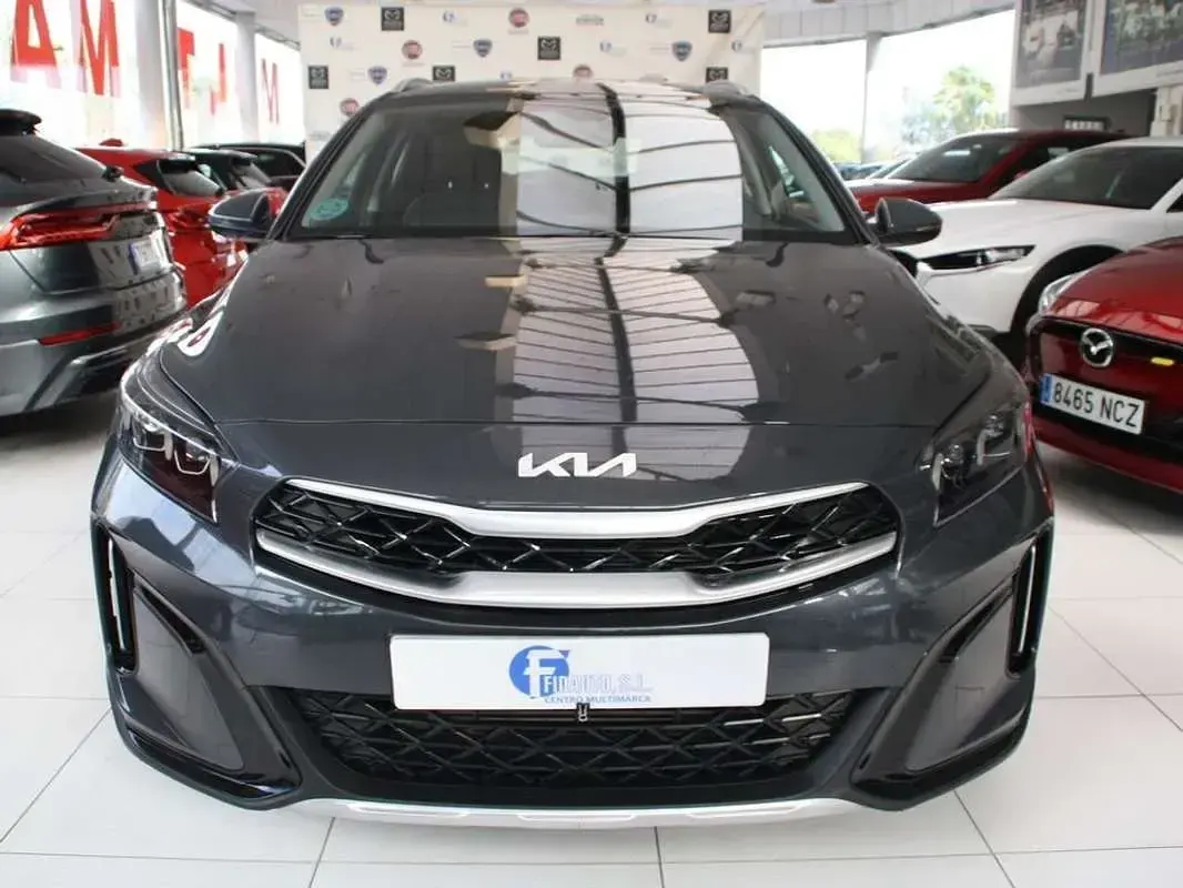 Usado Kia XCeed 101 CV (74 kW) 2024 Gris SUV