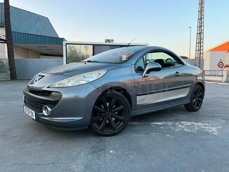 Usado Peugeot 207 CC 120 CV (88 kW) 2008 Gris / plata Descapotable