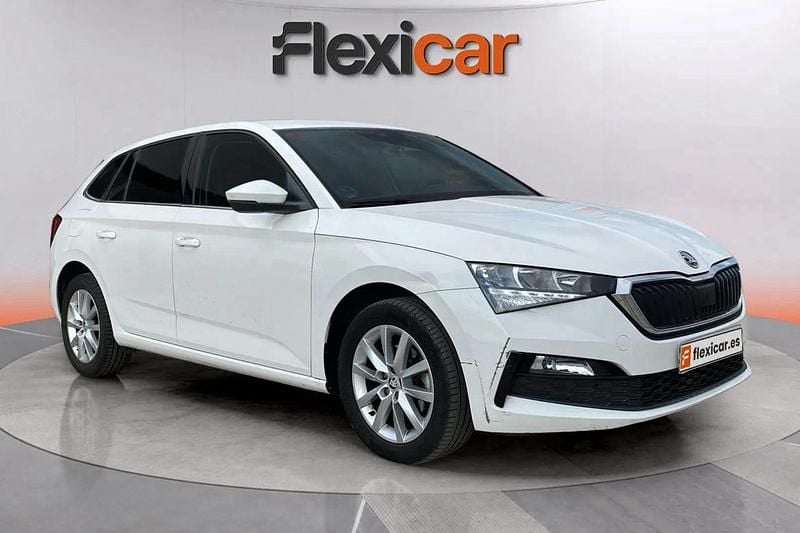Blanco Usado 2020 Skoda Scala Active Utilitario | 11.490 € (Precio justo) - Imagen 1/4