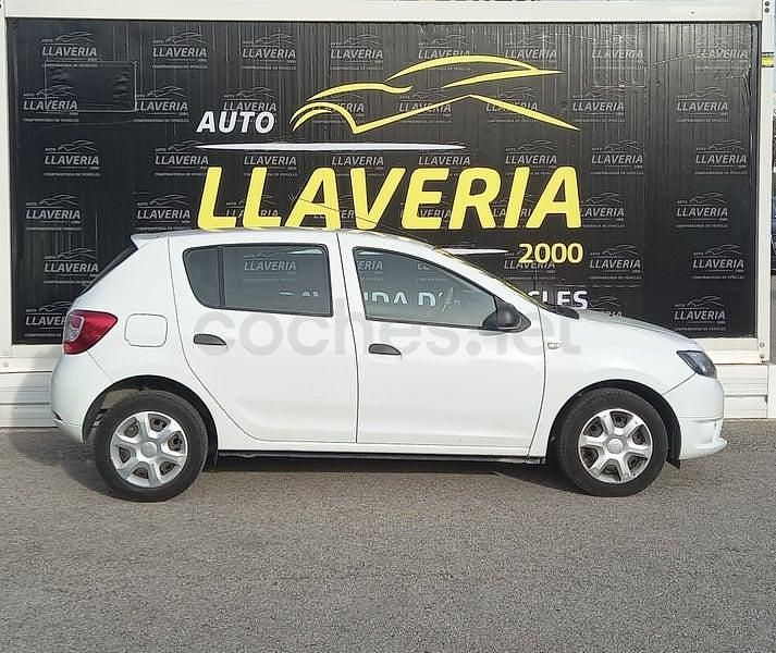 Usado Dacia Sandero Base 75 CV (55 kW) 2015 Blanco Berlina