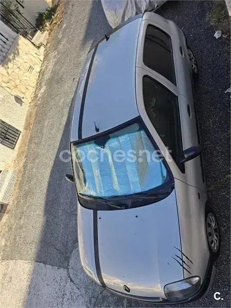 Usado Renault Clio 60 CV (44 kW) 2000 Gris / plata Berlina