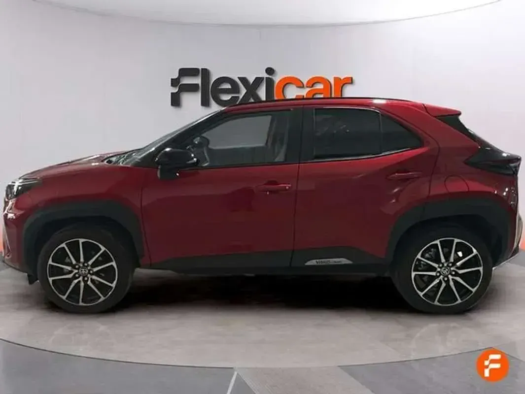 Usado Toyota Yaris Cross Active 132 CV (97 kW) 2024 Rojo SUV