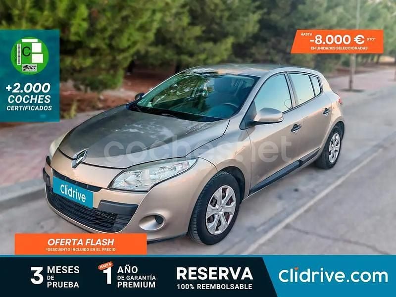 Beige Usado 2010 Renault Mégane III Authentique Berlina | 4390 € (Buen precio) - Imagen 1/3