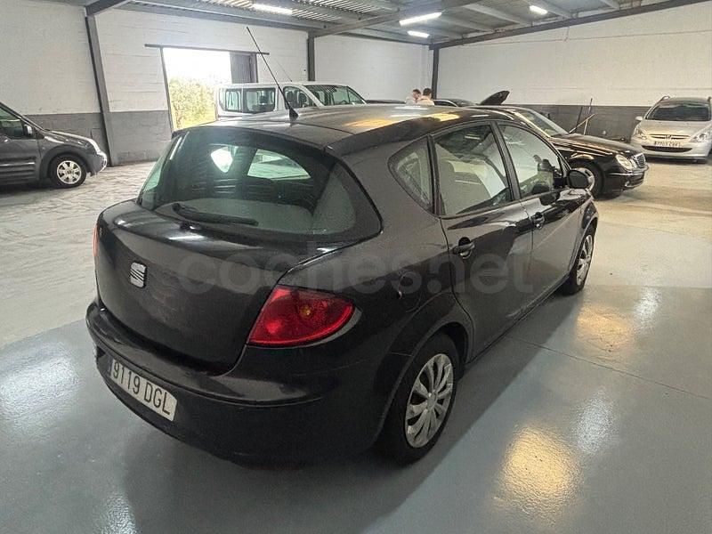 Usado Seat Toledo Sport 105 CV (77 kW) 2006 Negro Utilitario