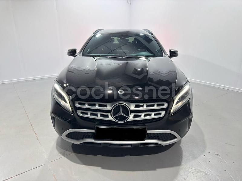 Usado Mercedes GLA180 122 CV (89 kW) 2020 Negro SUV