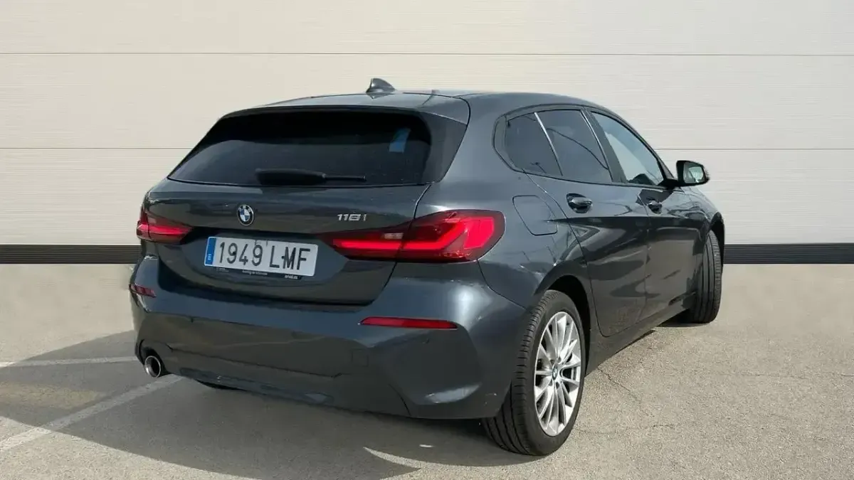 Käytetty BMW 118 136 HP (100 kW) 2021 Harmaa Viistoperä