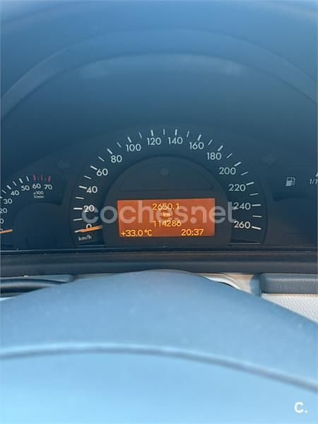 Violeta / lila Usado 2001 Mercedes C200 Classic Berlina | 6000 € (Un poco caro) - Imagen 1/1
