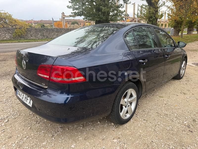 Usado VW Passat Edition 105 HP (77 kW) 2012 Azul Sedan