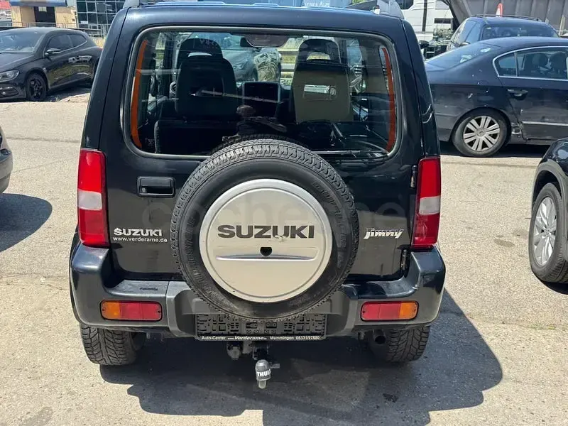 Usado Suzuki Jimny 85 CV (62 kW) 2010 Negro SUV