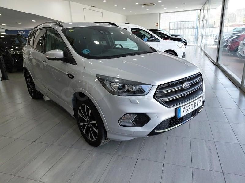 Usado Ford Kuga ST-Line 150 CV (110 kW) 2018 Gris / plata SUV