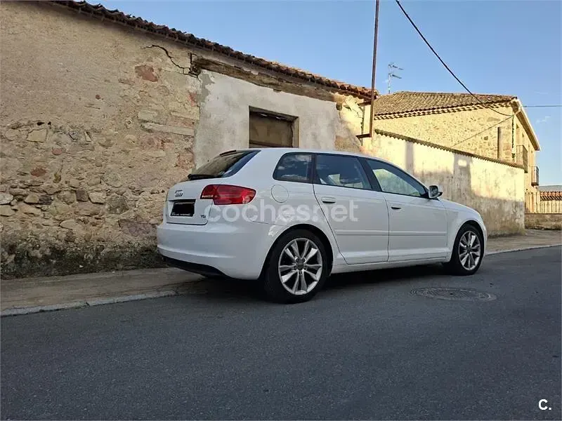 Usado Audi A3 Sportback Ambition 140 CV (102 kW) 2010 Blanco Utilitario