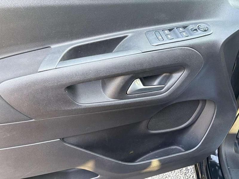 Usado Opel Combo Elegance 129 CV (94 kW) 2021 Negro Monovolumen